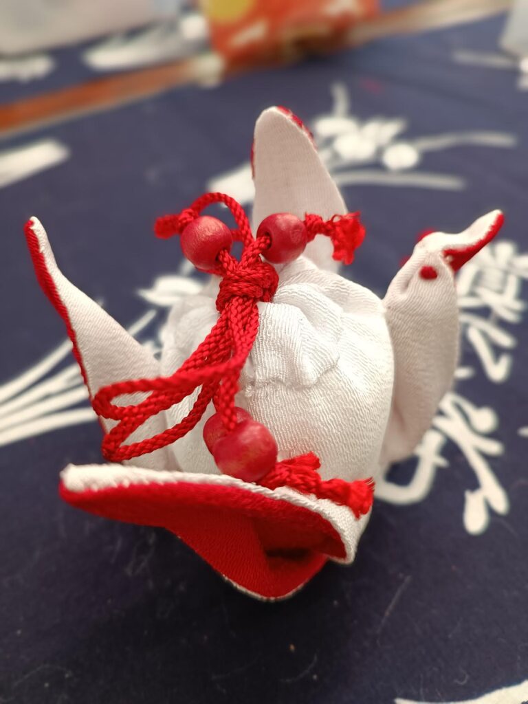 布で、「鶴」を作りました。